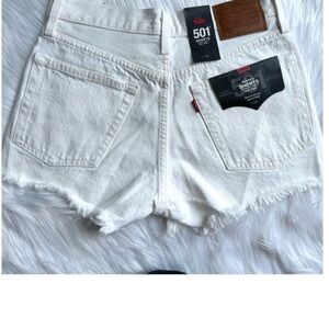 NWT Levi’s 501 Mid Rise Distressed Frayed Hem Cream Jean Shorts Size 25